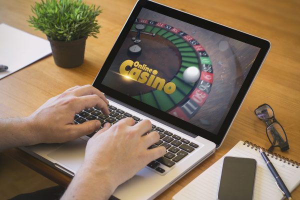 Online roulette is easy to play without hassle.